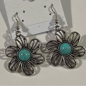 NWT Silver and Turquoise Flower Earrings.